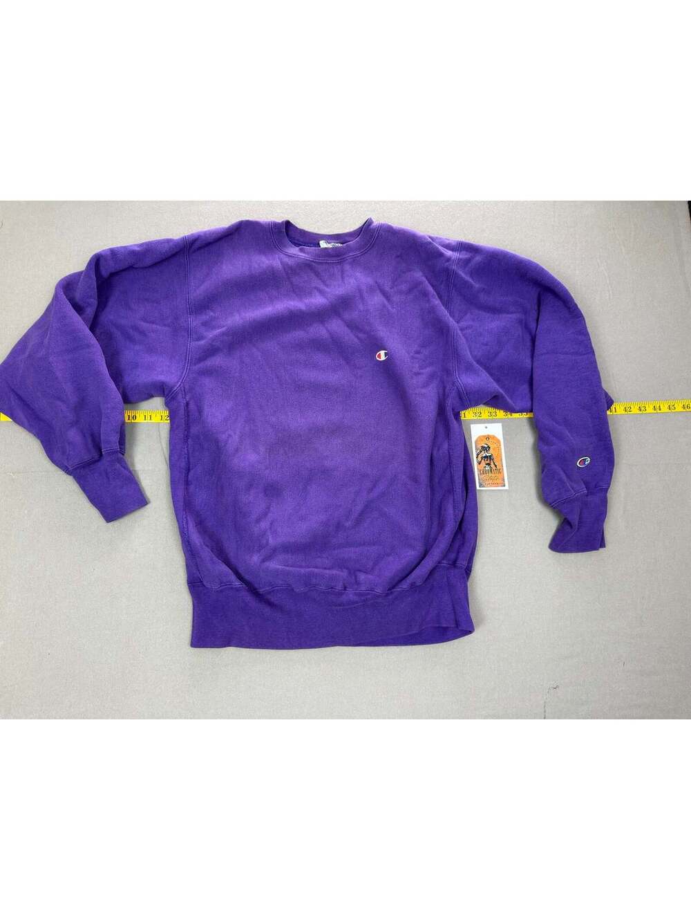 Champion – Vintage Reverse Weave Crewneck Sweatshirt – 1990s Color: Faded Purple